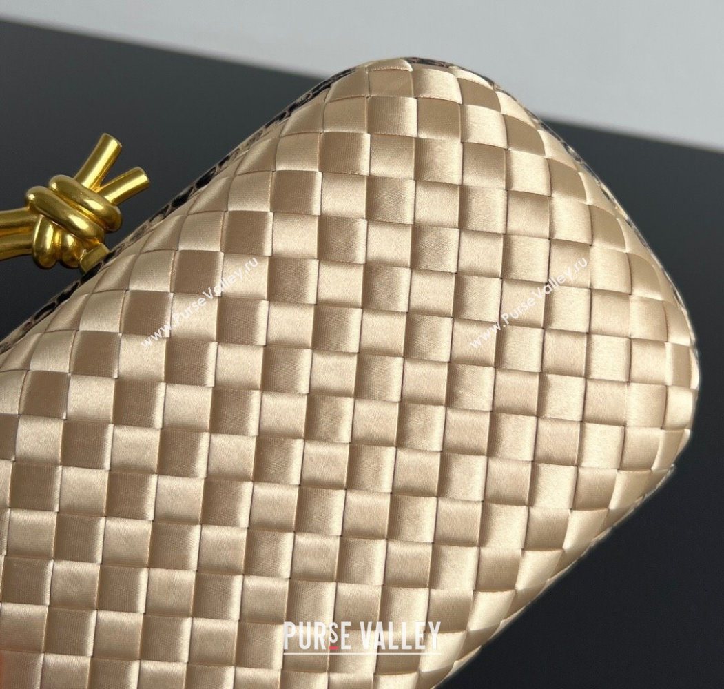 Bottega Veneta Classic Knot Clutch in Intreccio Satin Light Gold 2025 BV062501 (YX-250625008)