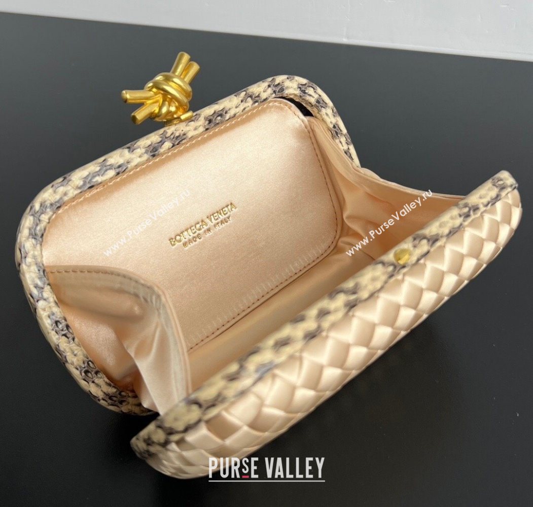 Bottega Veneta Classic Knot Clutch in Intreccio Satin Light Gold 2025 BV062501 (YX-250625008)