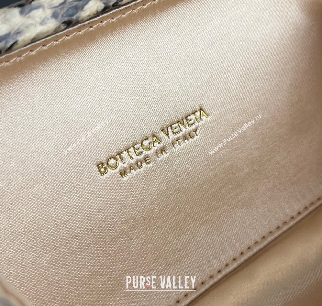 Bottega Veneta Classic Knot Clutch in Intreccio Satin Light Gold 2025 BV062501 (YX-250625008)