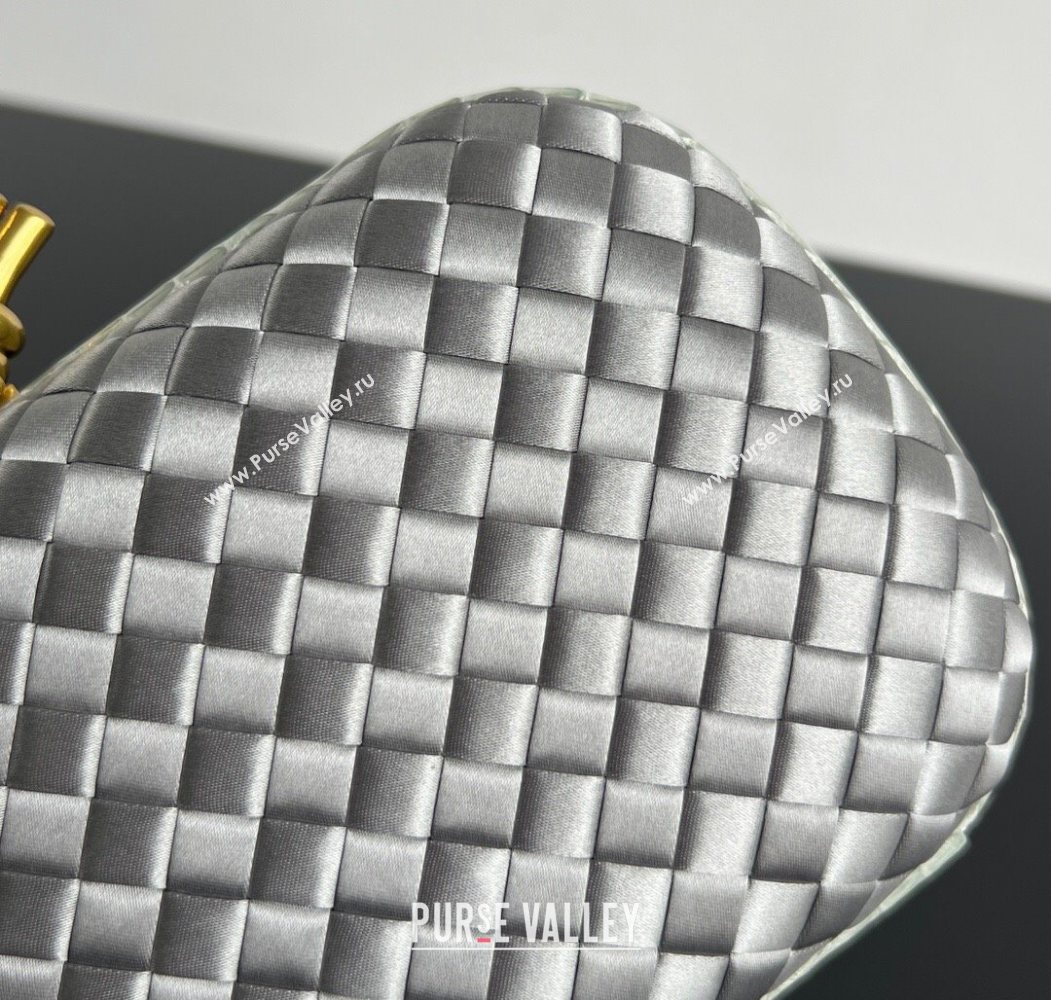 Bottega Veneta Classic Knot Clutch in Intreccio Satin Silver 01 2025 BV062501 (YX-250625001)