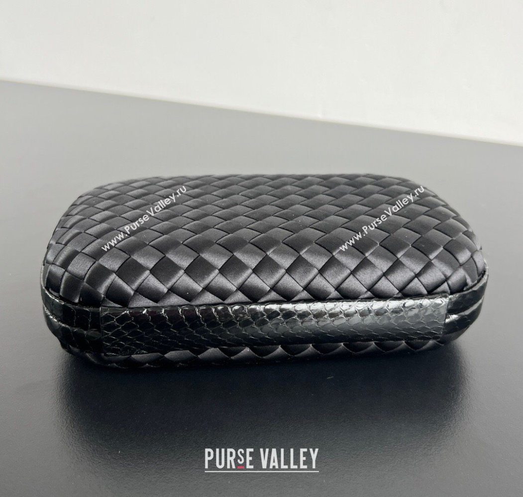 Bottega Veneta Classic Knot Clutch in Intreccio Satin Black/Silver 2025 BV062501 (YX-250625010)