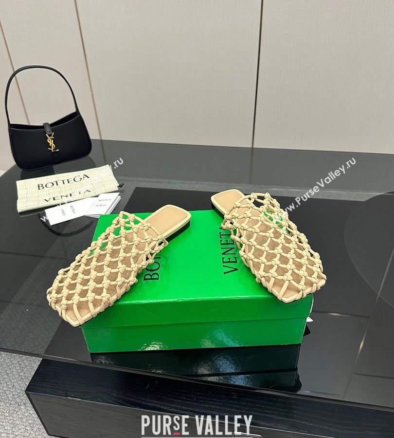 Bottega Veneta Riva Flat Slides Sandal in Woven Knotted Leather Beige 2025 (MD-250709065)