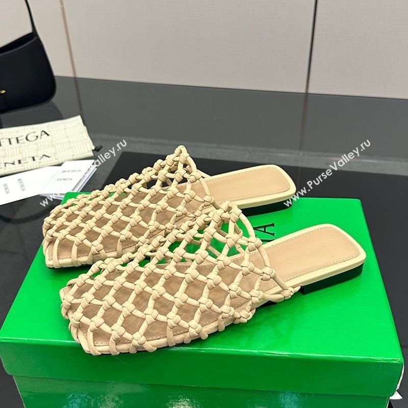 Bottega Veneta Riva Flat Slides Sandal in Woven Knotted Leather Beige 2025 (MD-250709065)