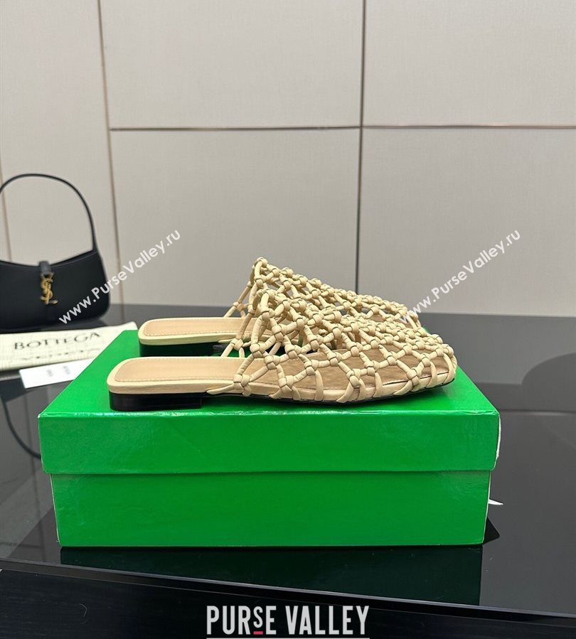 Bottega Veneta Riva Flat Slides Sandal in Woven Knotted Leather Beige 2025 (MD-250709065)