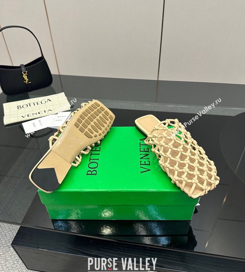 Bottega Veneta Riva Flat Slides Sandal in Woven Knotted Leather Beige 2025 (MD-250709065)