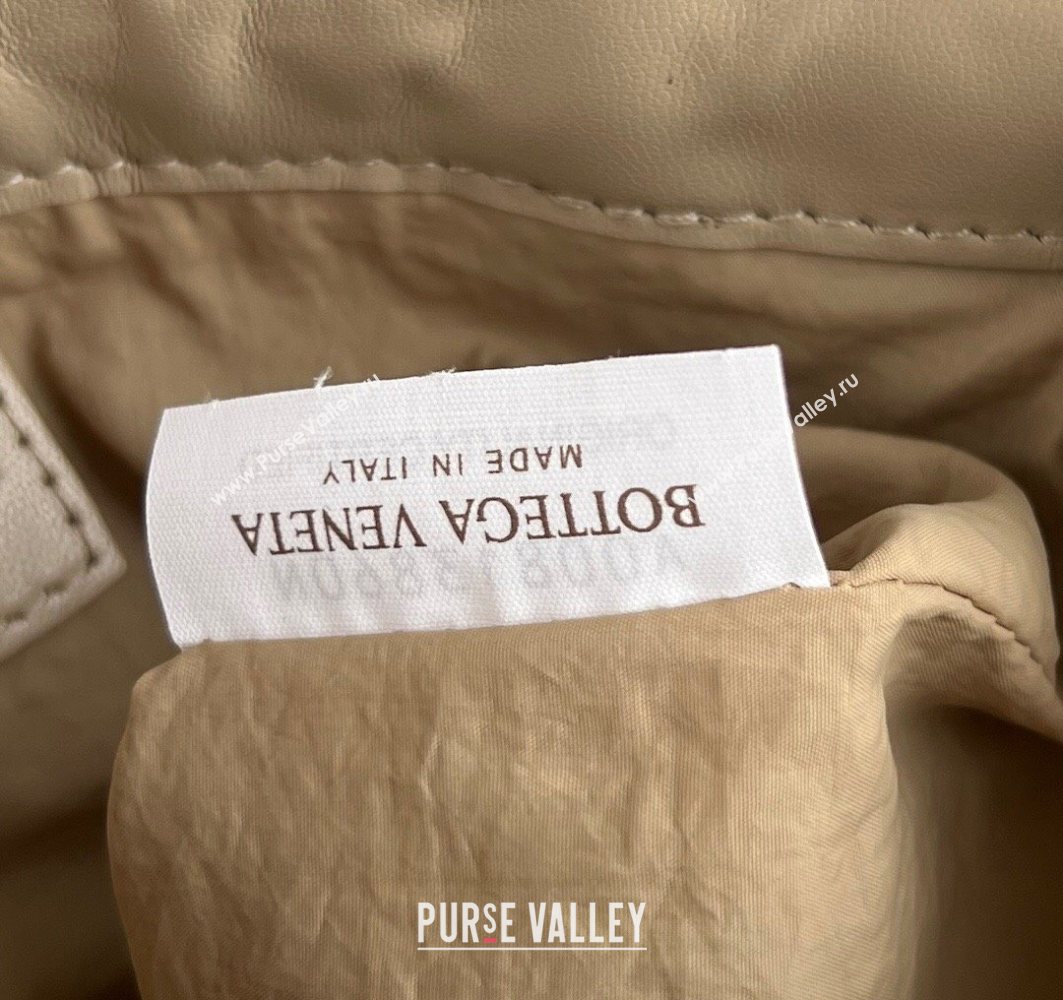 Bottega Veneta Small Dustbag in Intrecciato Leather Dusty Beige 2025 816987 (WT-250801006)