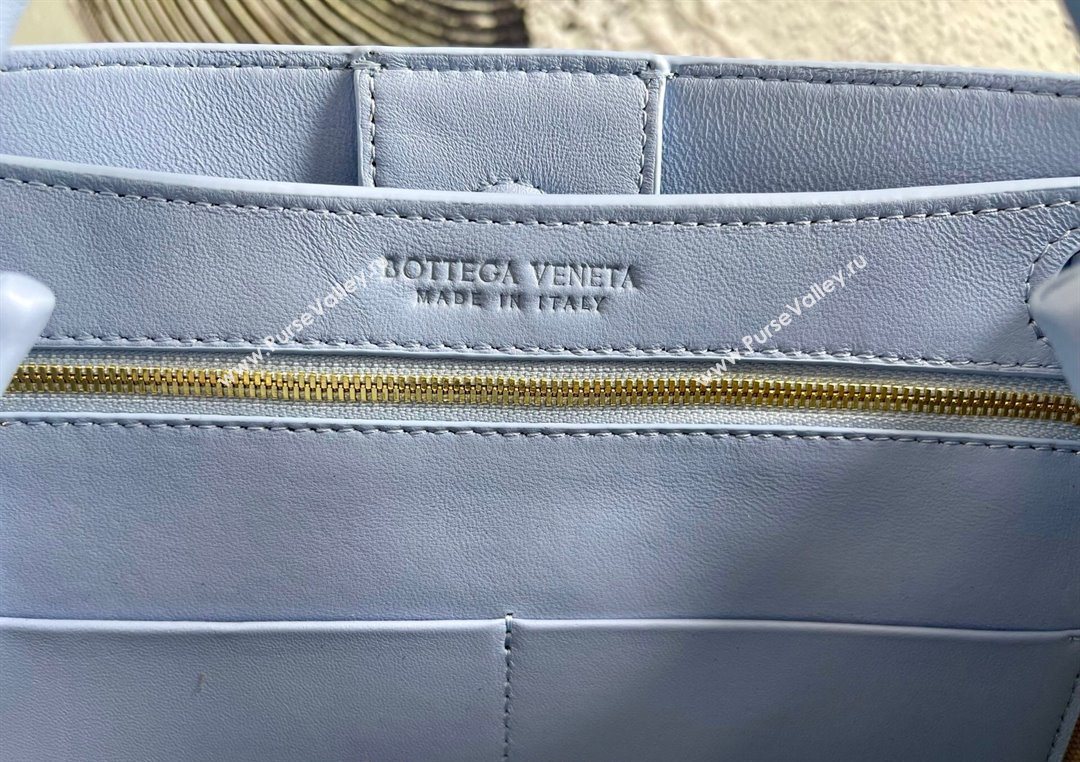 Bottega Veneta Small Andiamo Top Handle Bag in Raffia Straw and Leather Ice Blue 2025 743568 (WT-250731033)