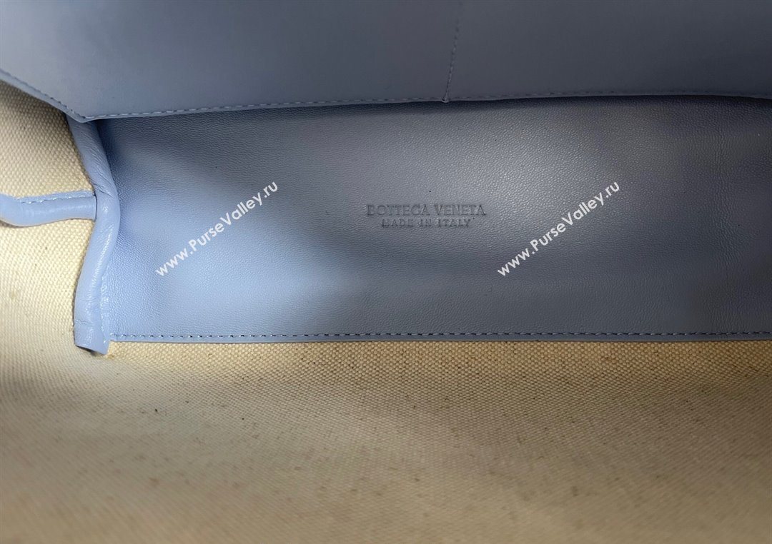 Bottega Veneta Small Andiamo Top Handle Bag in Raffia Straw and Leather Ice Blue 2025 743568 (WT-250731033)