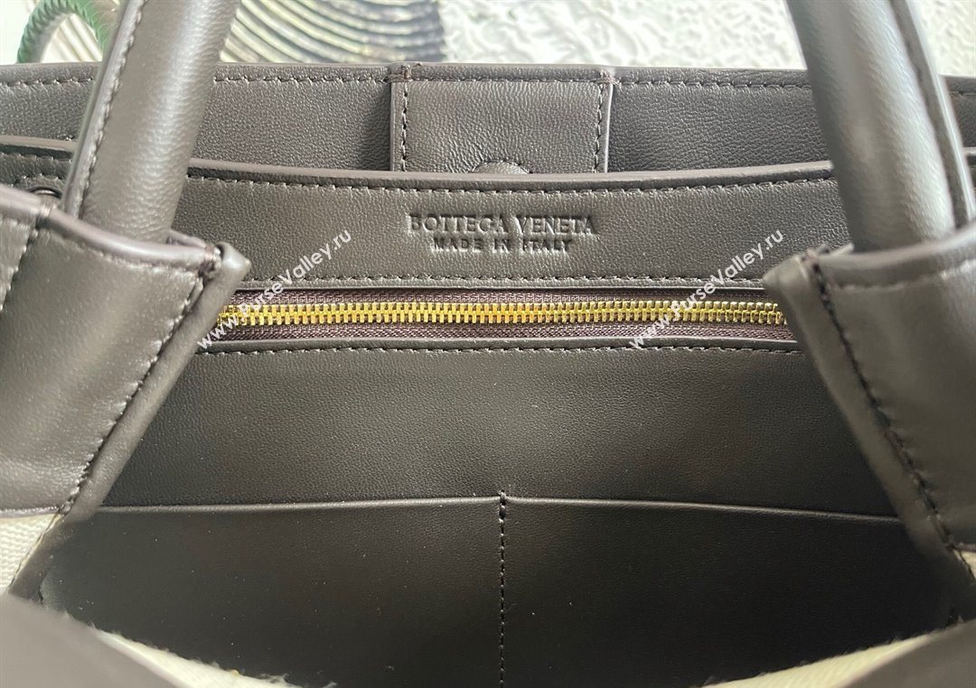 Bottega Veneta Small Andiamo Top Handle Bag in Raffia Straw and Leather Black 2025 743568 (WT-250731035)