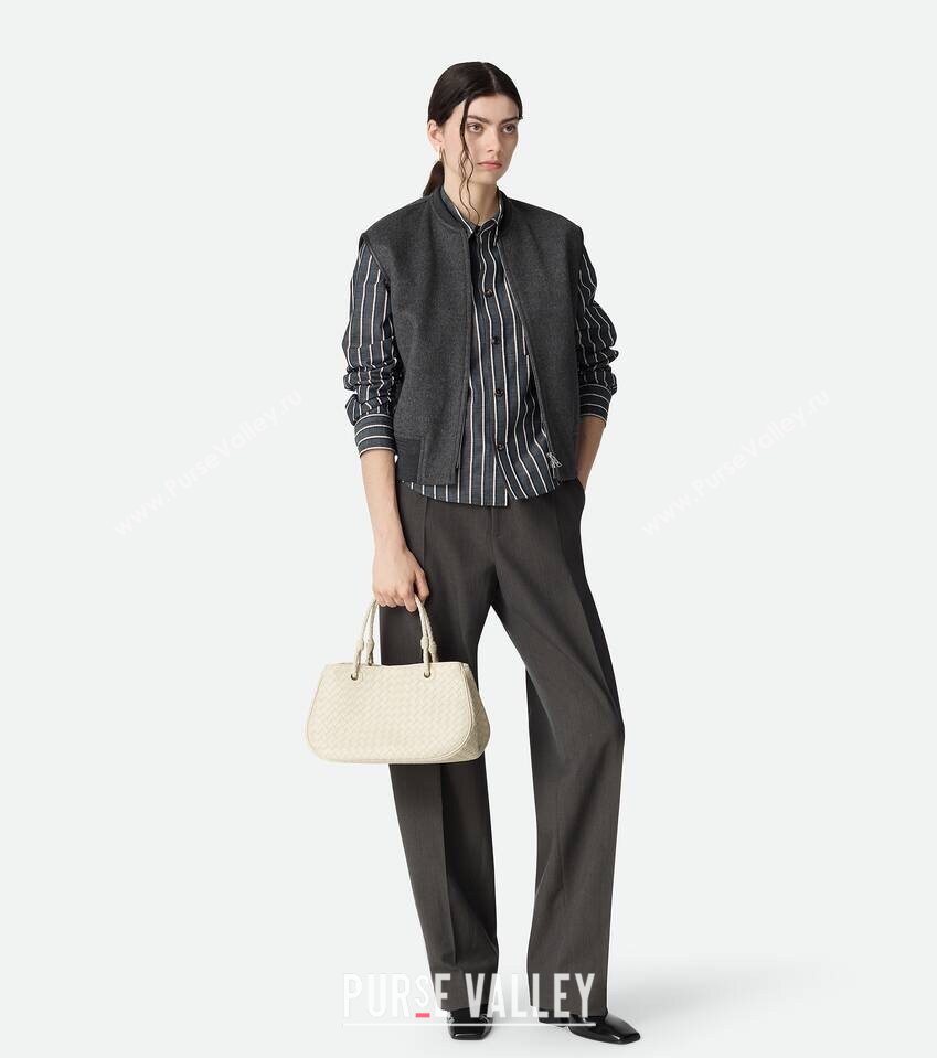 Bottega Veneta Basket Bag in Intrecciato Leather Sea salt 2025 836261 (WT-250801013)