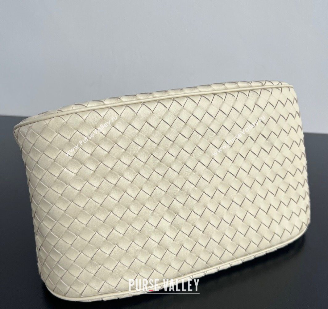 Bottega Veneta Basket Bag in Intrecciato Leather Sea salt 2025 836261 (WT-250801013)