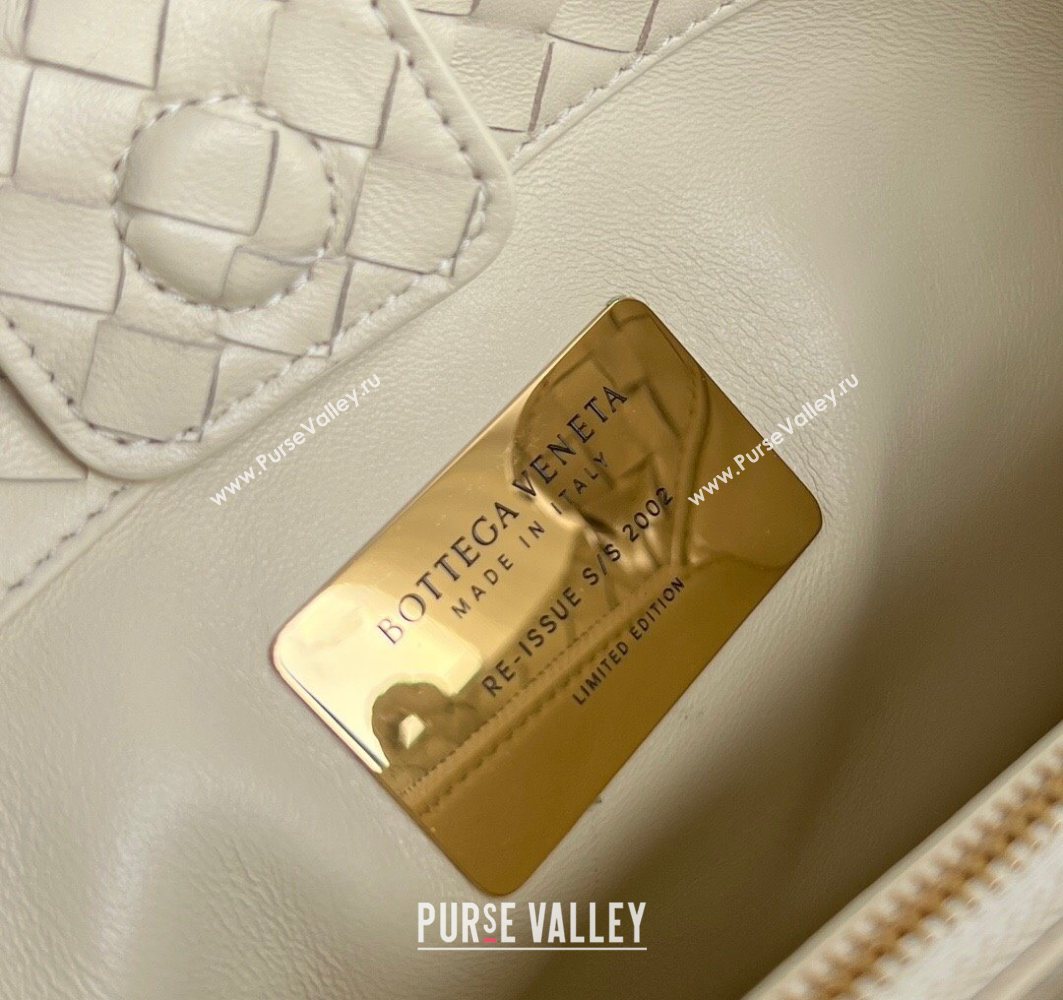 Bottega Veneta Basket Bag in Intrecciato Leather Sea salt 2025 836261 (WT-250801013)