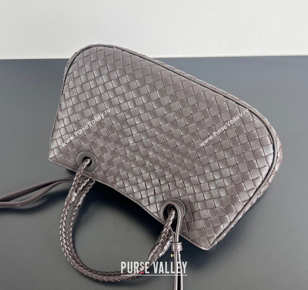 Bottega Veneta Basket Bag in Intrecciato Leather Fondant Brown 2025 836261 (WT-250801015)