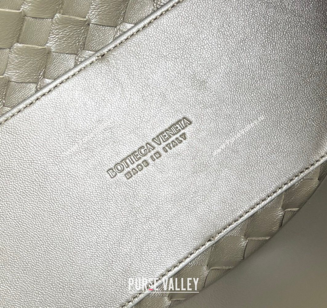 Bottega Veneta Medium Andiamo Top Handle Bag in Intrecciato Leather Cypress Green 2025 (WT-250731001)