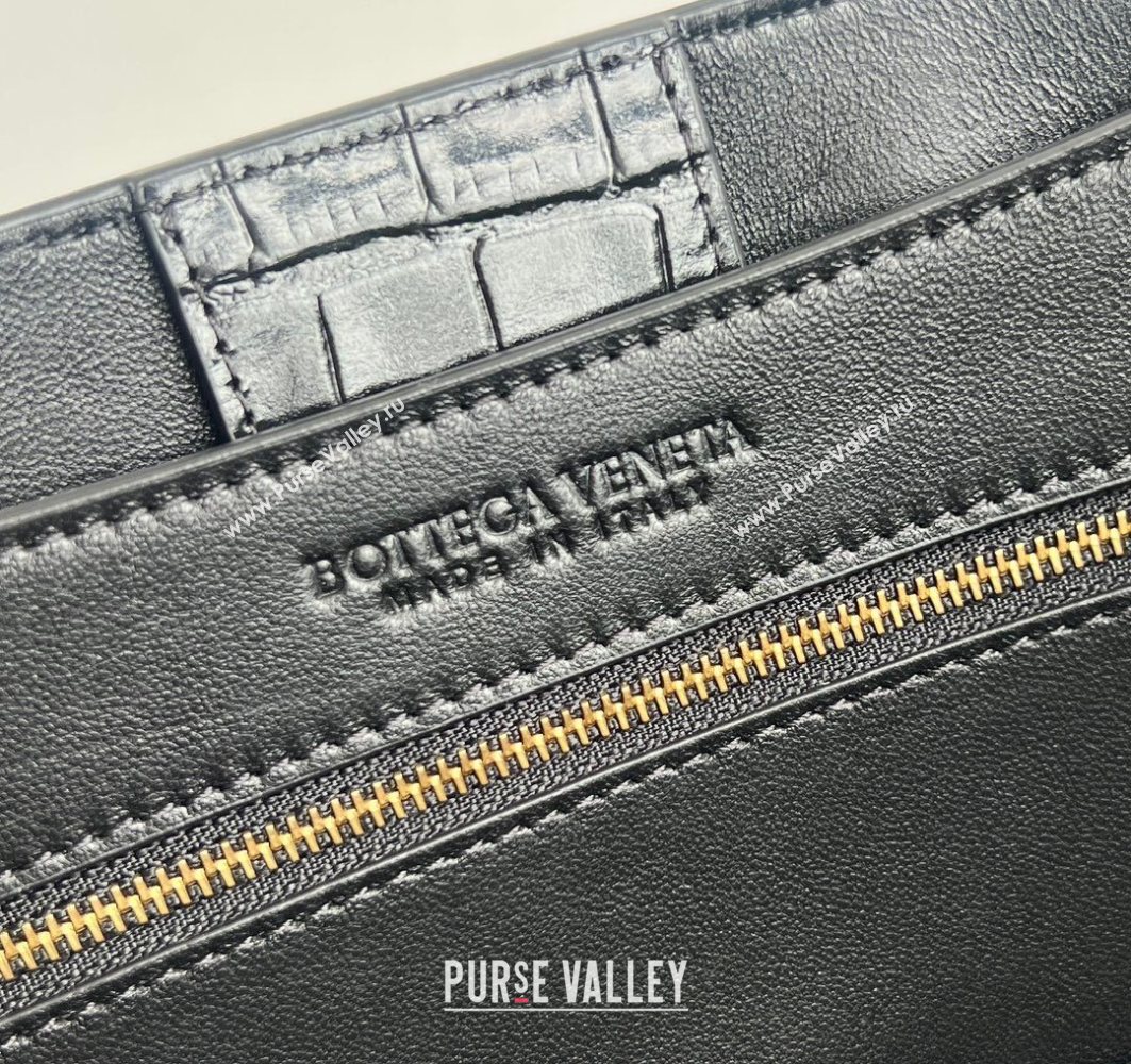 Bottega Veneta Medium Andiamo Top Handle Bag in Crocodile Embossed Leather and Canvas Black 2025 (WT-250731003)