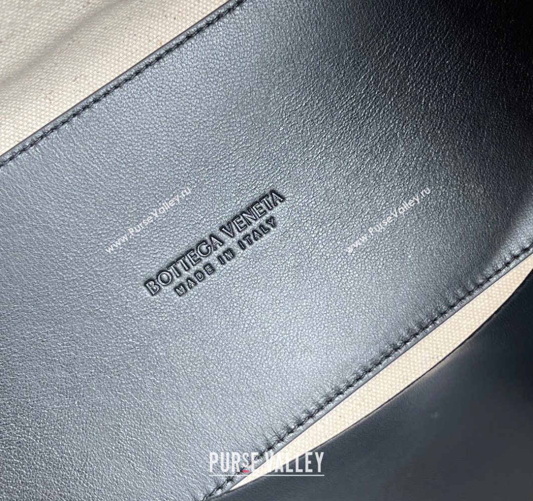 Bottega Veneta Medium Andiamo Top Handle Bag in Crocodile Embossed Leather and Canvas Black 2025 (WT-250731003)