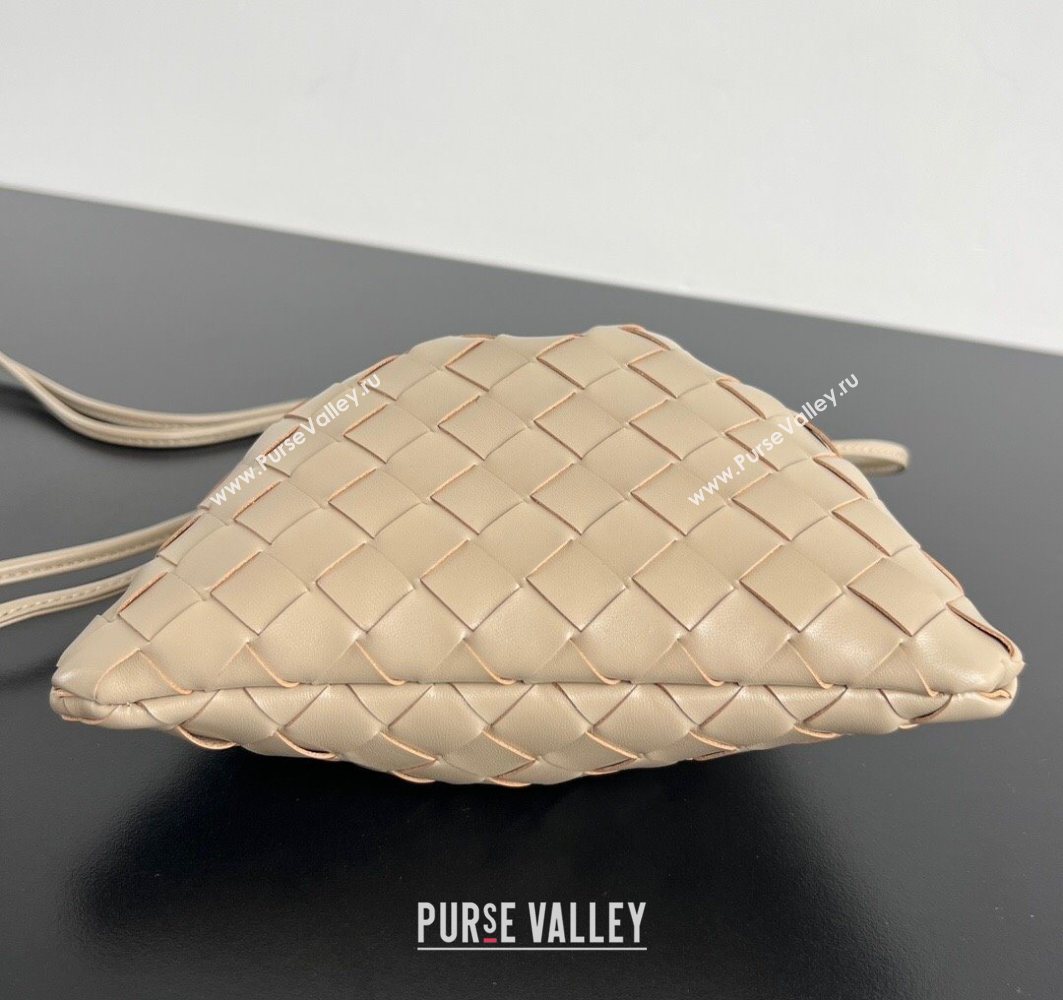 Bottega Veneta Small Dustbag in Intrecciato Leather Dusty Beige 2025 816987 (WT-250801006)