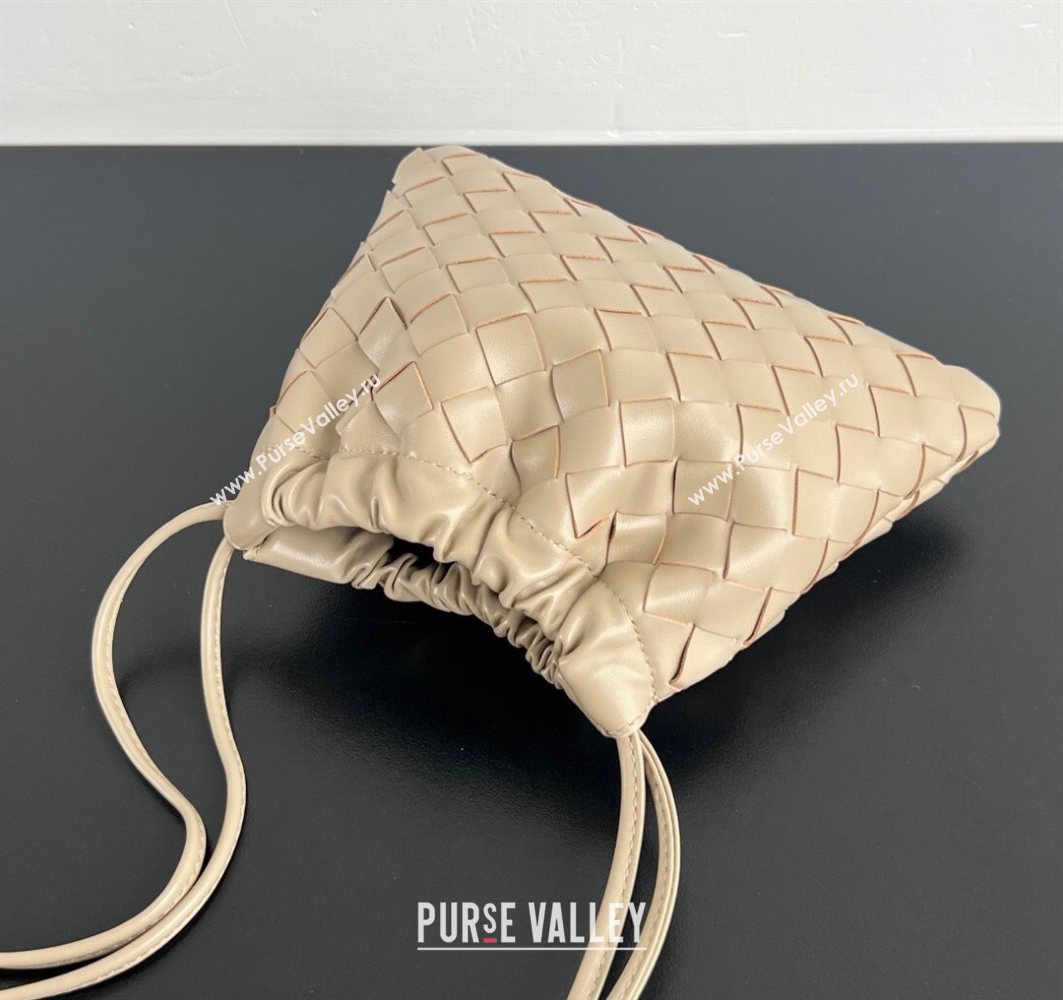 Bottega Veneta Small Dustbag in Intrecciato Leather Dusty Beige 2025 816987 (WT-250801006)