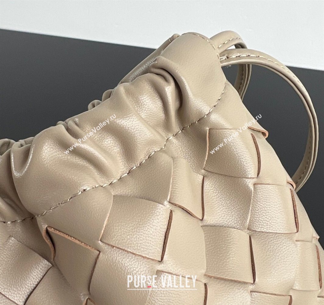 Bottega Veneta Small Dustbag in Intrecciato Leather Dusty Beige 2025 816987 (WT-250801006)
