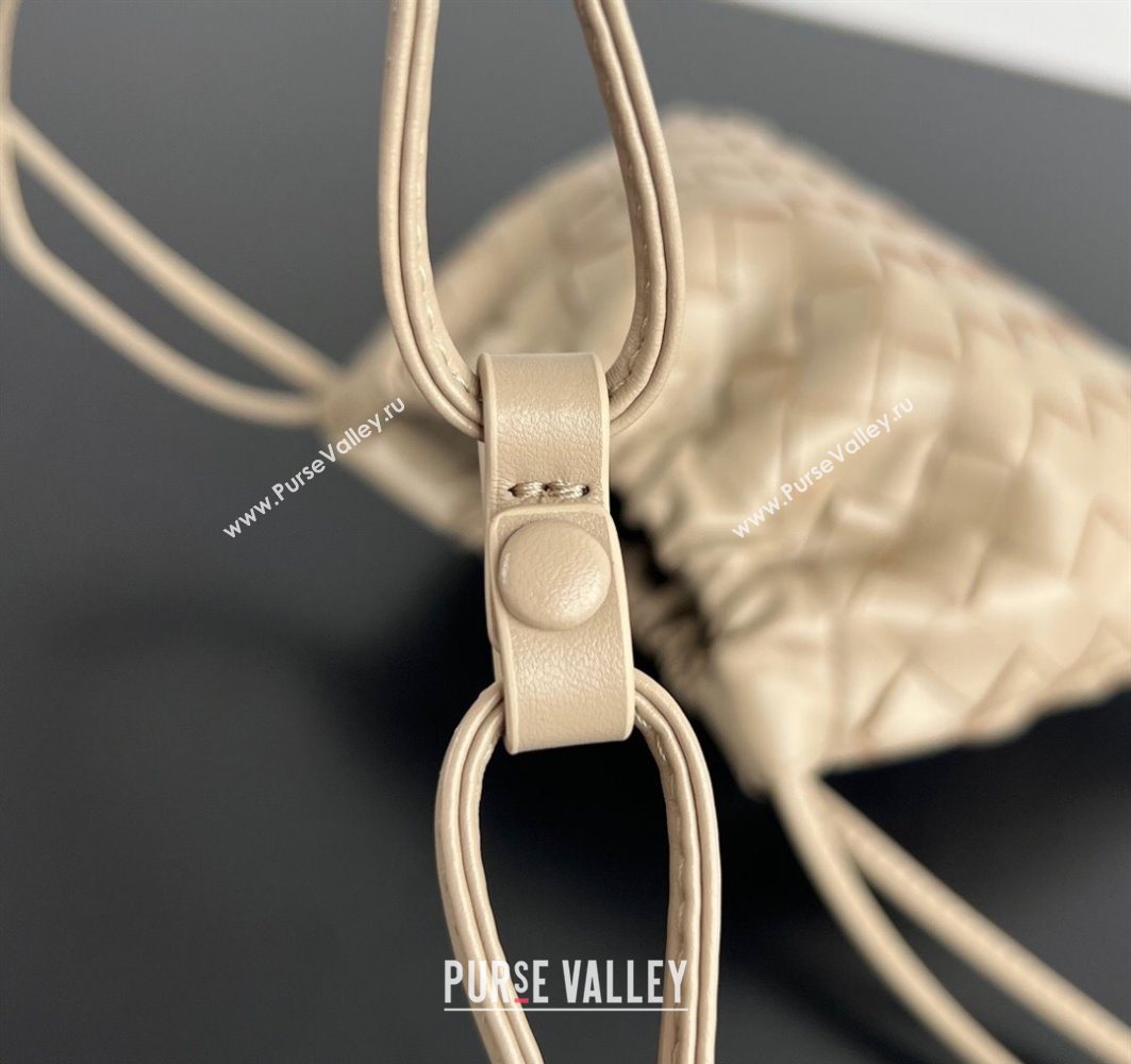 Bottega Veneta Small Dustbag in Intrecciato Leather Dusty Beige 2025 816987 (WT-250801006)