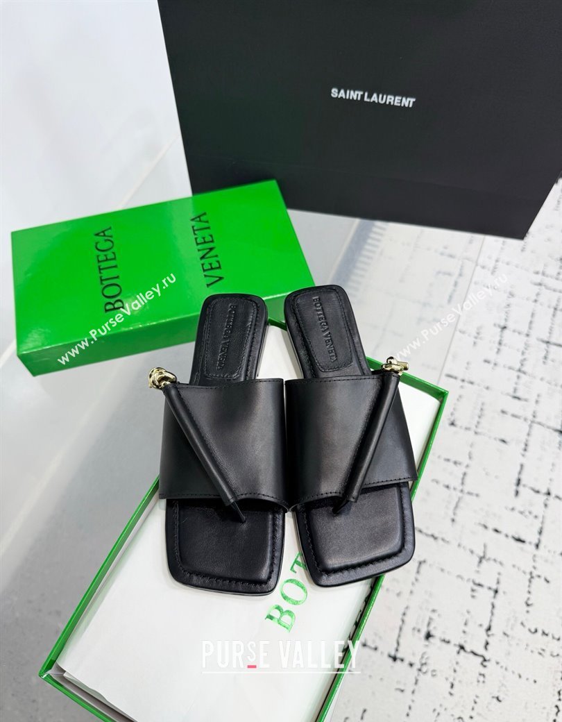 Bottega Veneta Solstice Flat Thong Slides Sandal in Calfskin Leather Black 2025 (KER-250823062)