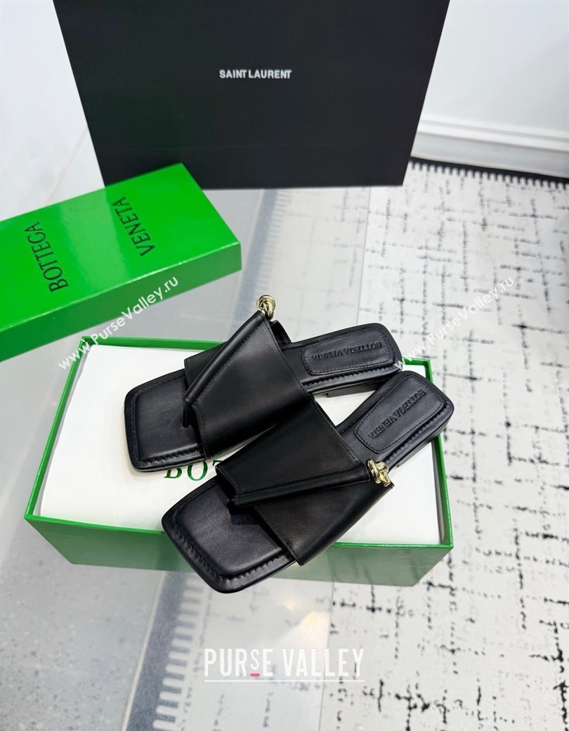 Bottega Veneta Solstice Flat Thong Slides Sandal in Calfskin Leather Black 2025 (KER-250823062)