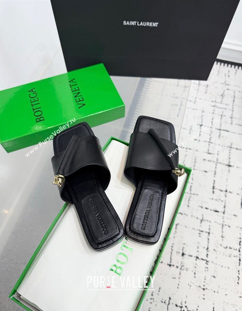Bottega Veneta Solstice Flat Thong Slides Sandal in Calfskin Leather Black 2025 (KER-250823062)