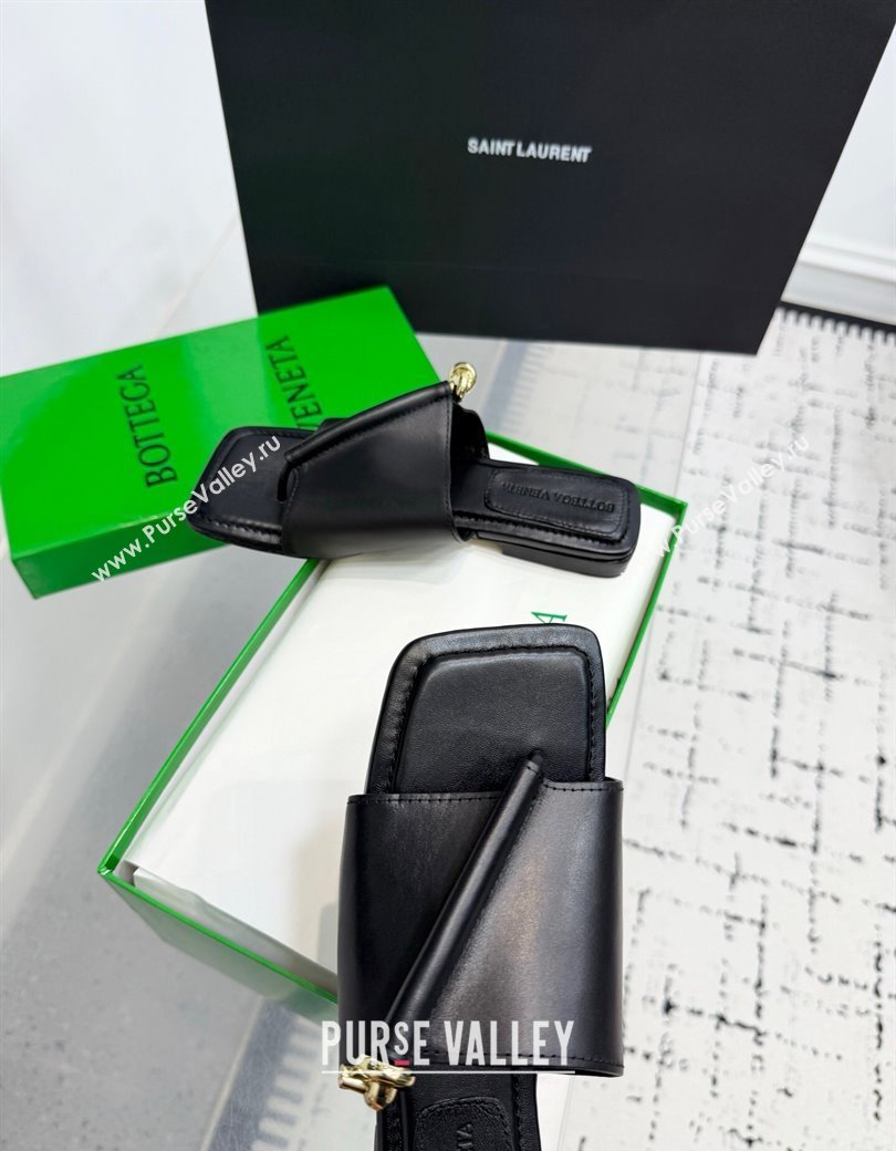 Bottega Veneta Solstice Flat Thong Slides Sandal in Calfskin Leather Black 2025 (KER-250823062)