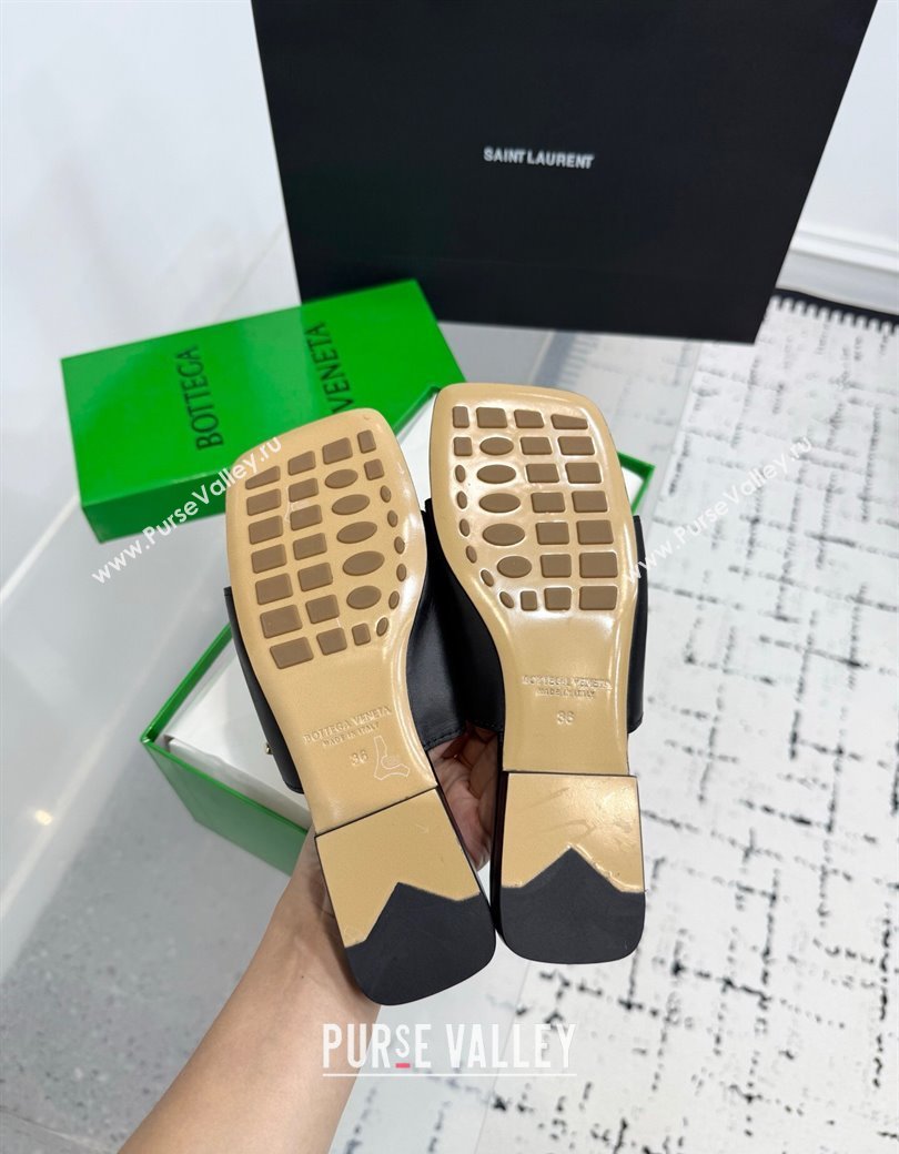 Bottega Veneta Solstice Flat Thong Slides Sandal in Calfskin Leather Black 2025 (KER-250823062)