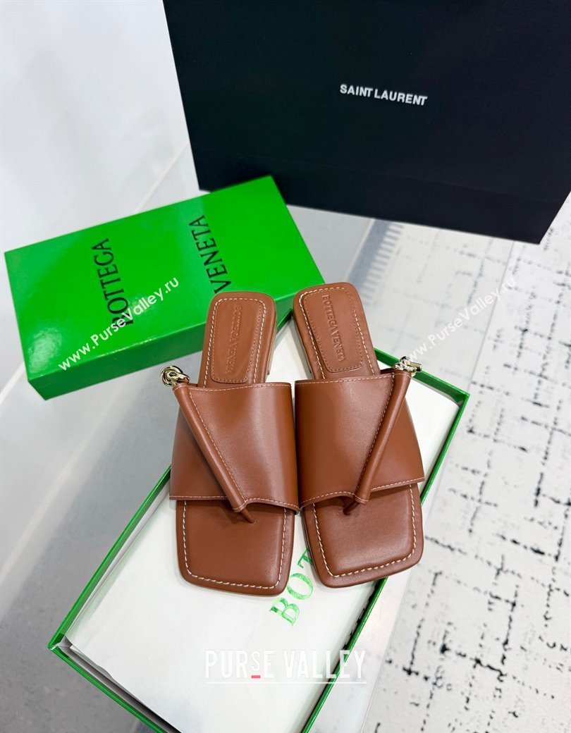 Bottega Veneta Solstice Flat Thong Slides Sandal in Calfskin Leather Brown 2025 (KER-250823063)