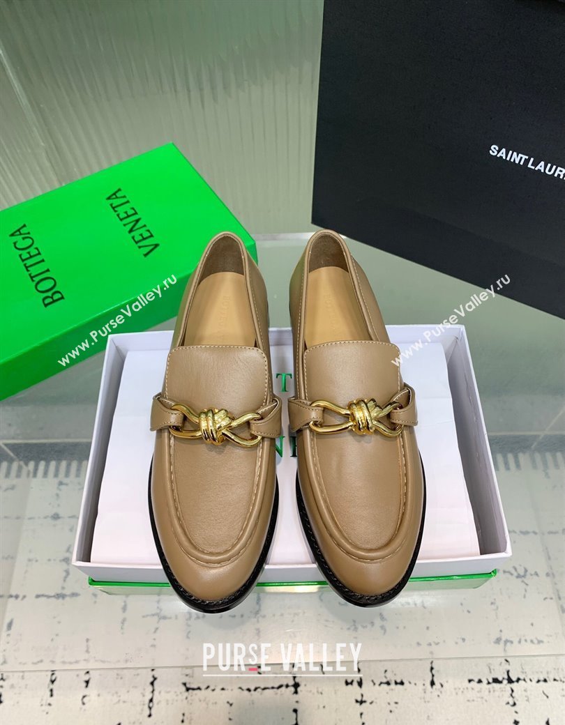Bottega Veneta Astaire Loafers in Calfskin Leather with Knot Beige/Gold 2025 (KER-250823036)