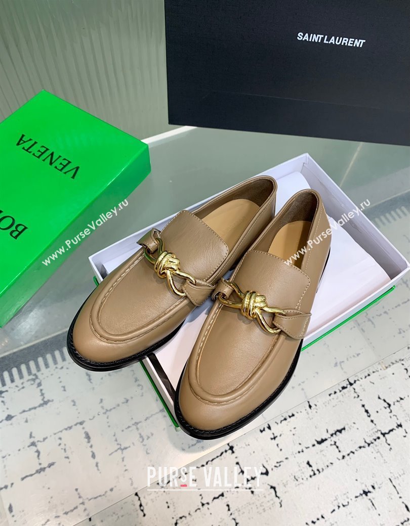Bottega Veneta Astaire Loafers in Calfskin Leather with Knot Beige/Gold 2025 (KER-250823036)