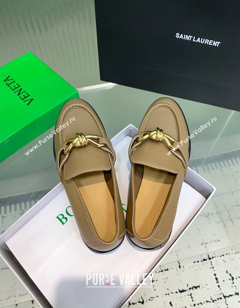 Bottega Veneta Astaire Loafers in Calfskin Leather with Knot Beige/Gold 2025 (KER-250823036)