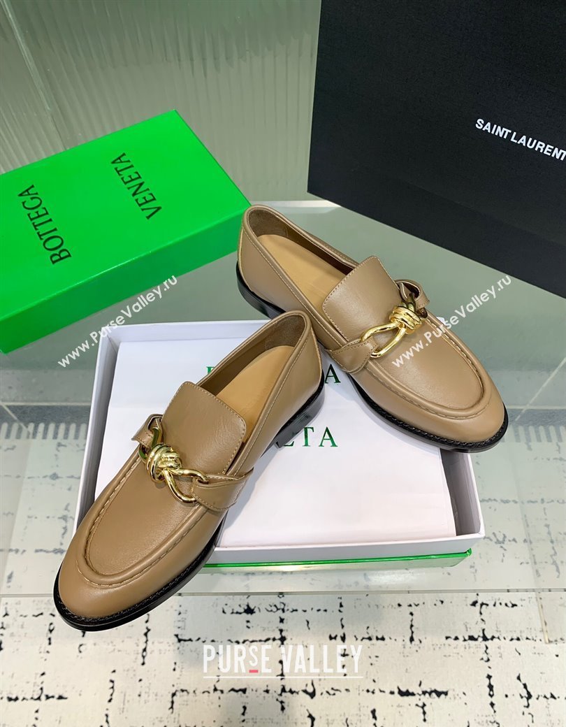 Bottega Veneta Astaire Loafers in Calfskin Leather with Knot Beige/Gold 2025 (KER-250823036)