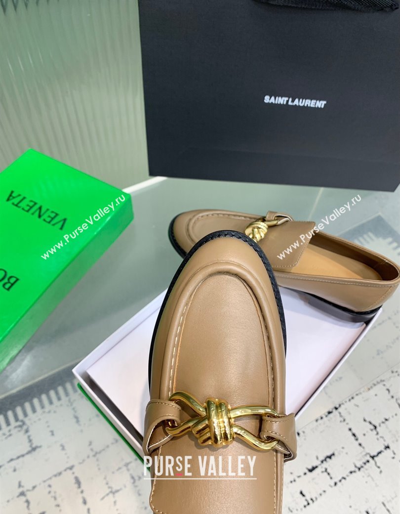 Bottega Veneta Astaire Loafers in Calfskin Leather with Knot Beige/Gold 2025 (KER-250823036)