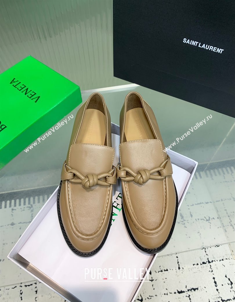 Bottega Veneta Astaire Loafers in Calfskin Leather with One-Tone Knot Beige 2025 (KER-250823040)