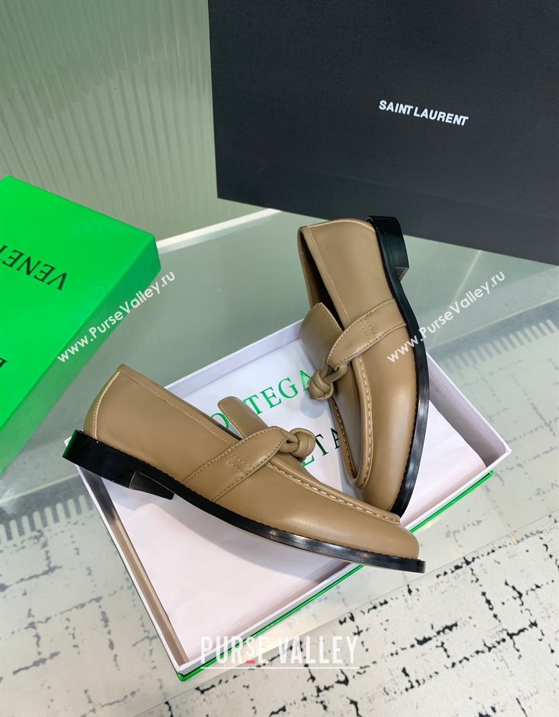 Bottega Veneta Astaire Loafers in Calfskin Leather with One-Tone Knot Beige 2025 (KER-250823040)