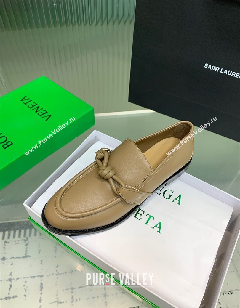 Bottega Veneta Astaire Loafers in Calfskin Leather with One-Tone Knot Beige 2025 (KER-250823040)