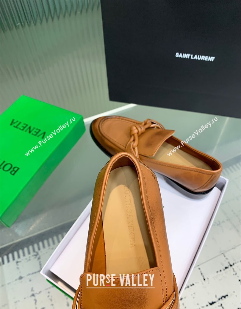 Bottega Veneta Astaire Loafers in Faded Calfskin with One-Tone Knot Brown 2025 (KER-250823042)