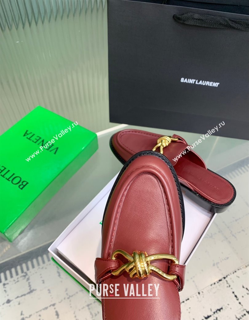 Bottega Veneta Astaire Flat Mules in Calfskin Leather with Knot Red/Gold 2025 (KER-250823044)