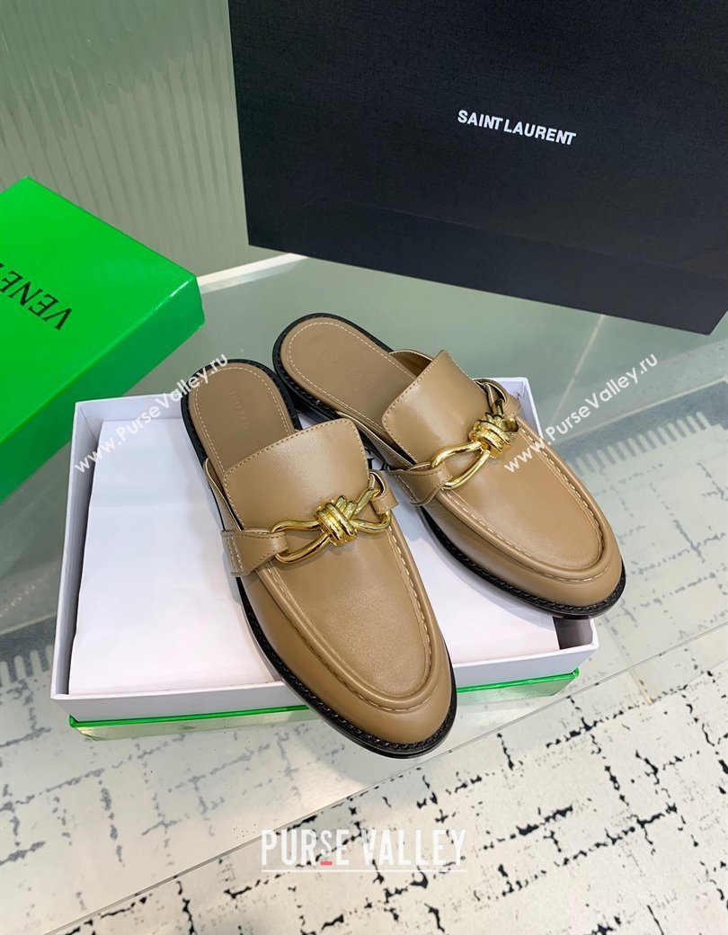 Bottega Veneta Astaire Flat Mules in Calfskin Leather with Knot Beige/Gold 2025 (KER-250823045)