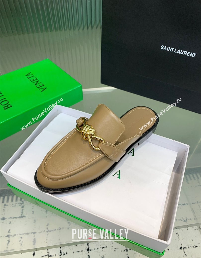 Bottega Veneta Astaire Flat Mules in Calfskin Leather with Knot Beige/Gold 2025 (KER-250823045)