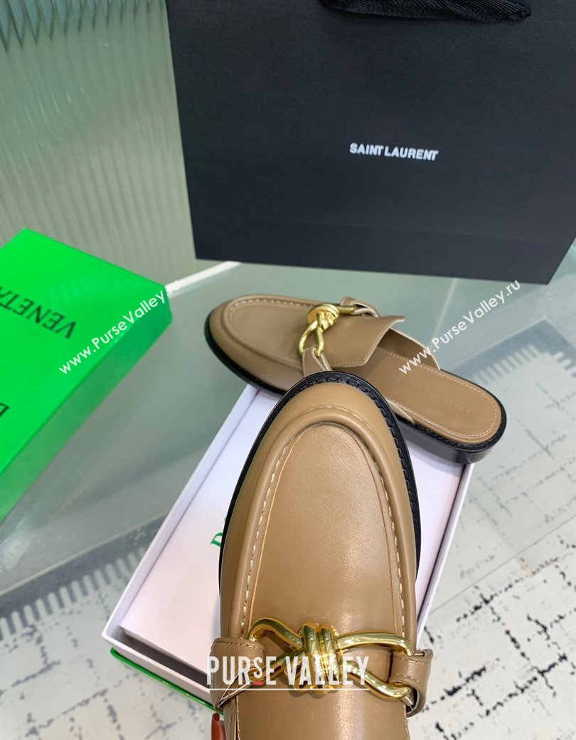 Bottega Veneta Astaire Flat Mules in Calfskin Leather with Knot Beige/Gold 2025 (KER-250823045)