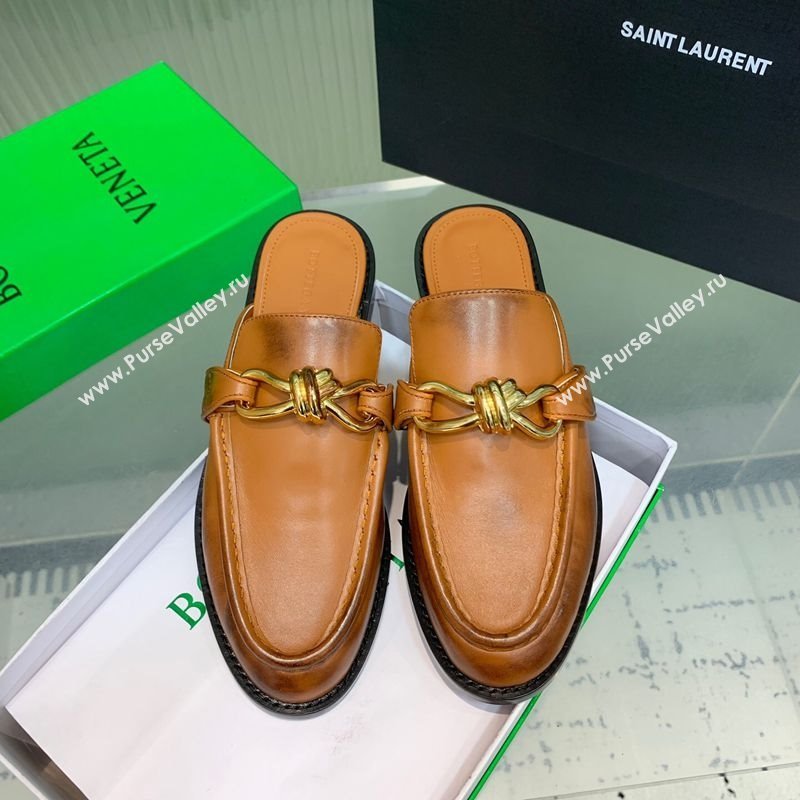 Bottega Veneta Astaire Flat Mules in Faded Calfskin with Knot Brown/Gold 2025 (KER-250823047)