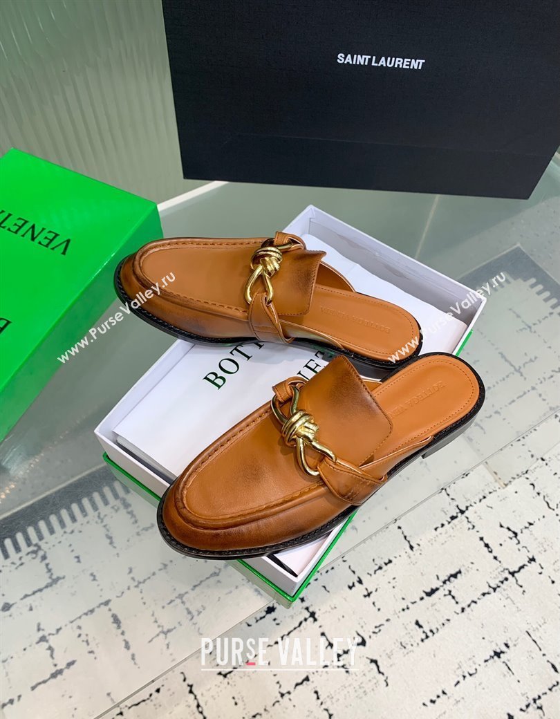 Bottega Veneta Astaire Flat Mules in Faded Calfskin with Knot Brown/Gold 2025 (KER-250823047)