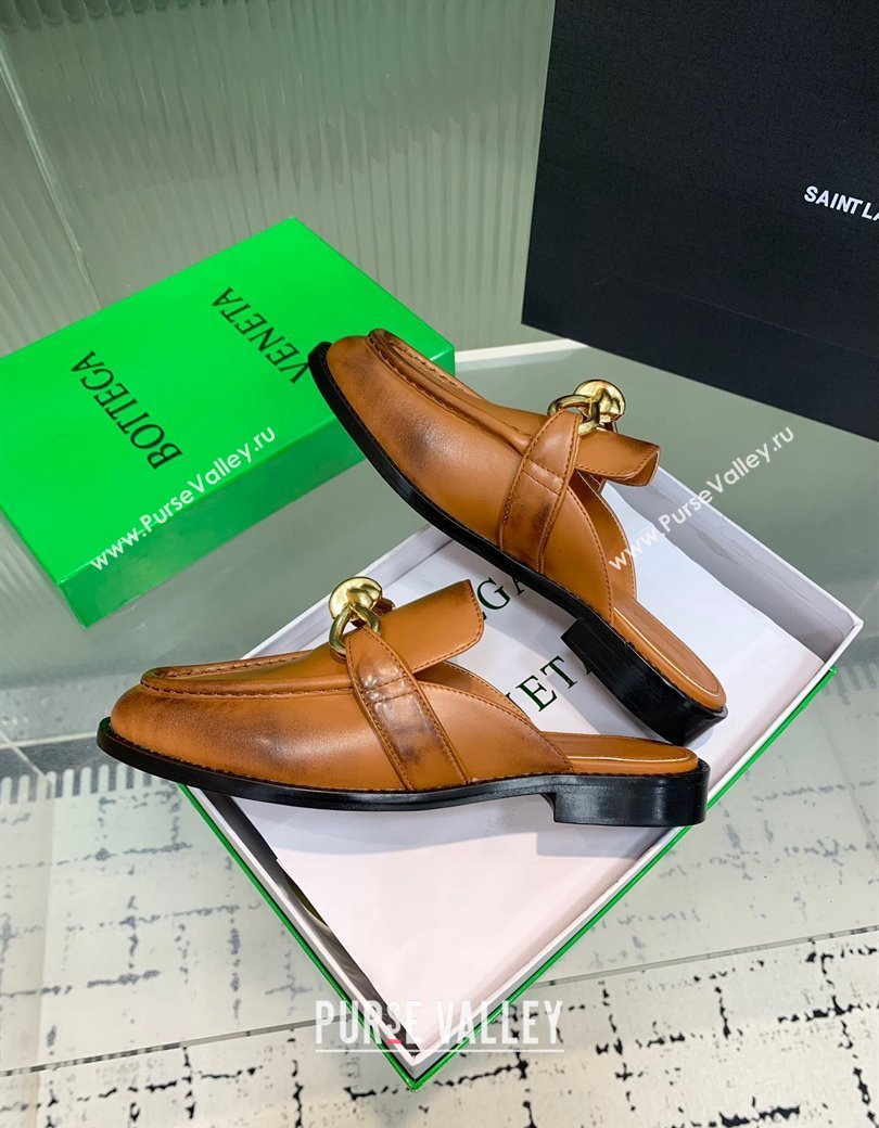 Bottega Veneta Astaire Flat Mules in Faded Calfskin with Knot Brown/Gold 2025 (KER-250823047)