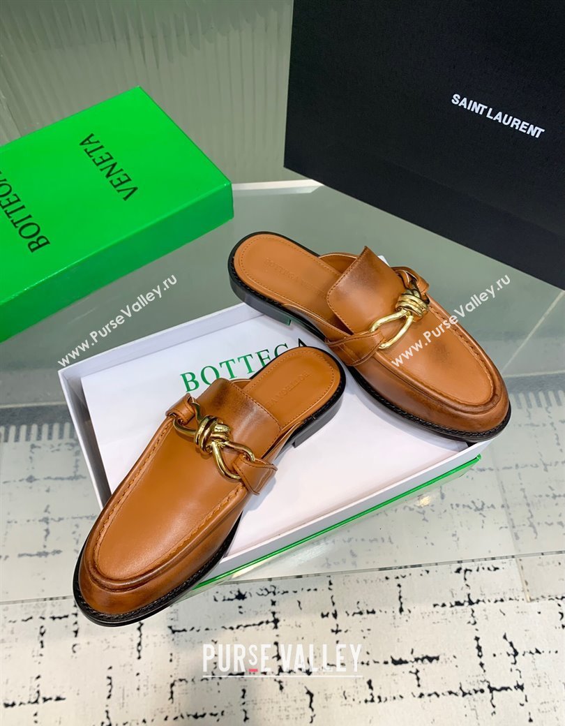 Bottega Veneta Astaire Flat Mules in Faded Calfskin with Knot Brown/Gold 2025 (KER-250823047)