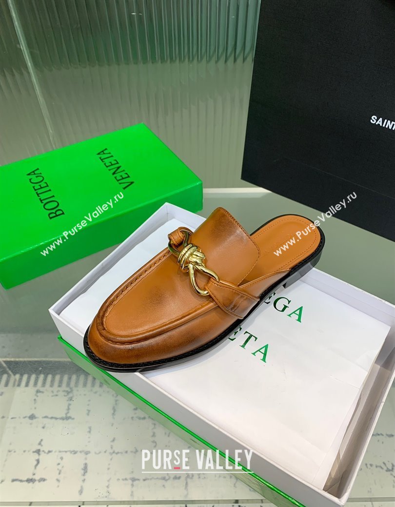 Bottega Veneta Astaire Flat Mules in Faded Calfskin with Knot Brown/Gold 2025 (KER-250823047)