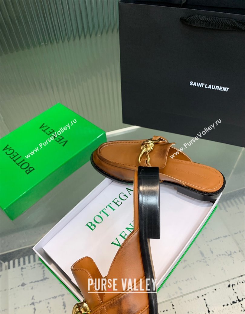 Bottega Veneta Astaire Flat Mules in Faded Calfskin with Knot Brown/Gold 2025 (KER-250823047)