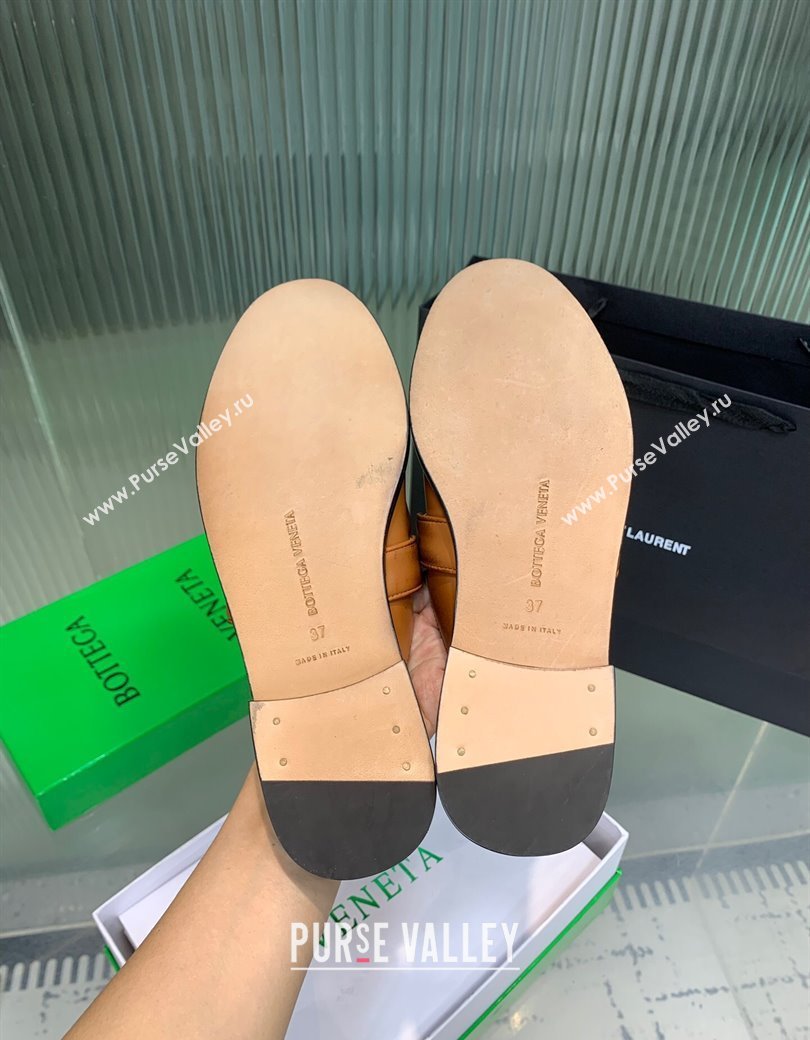 Bottega Veneta Astaire Flat Mules in Faded Calfskin with Knot Brown/Gold 2025 (KER-250823047)